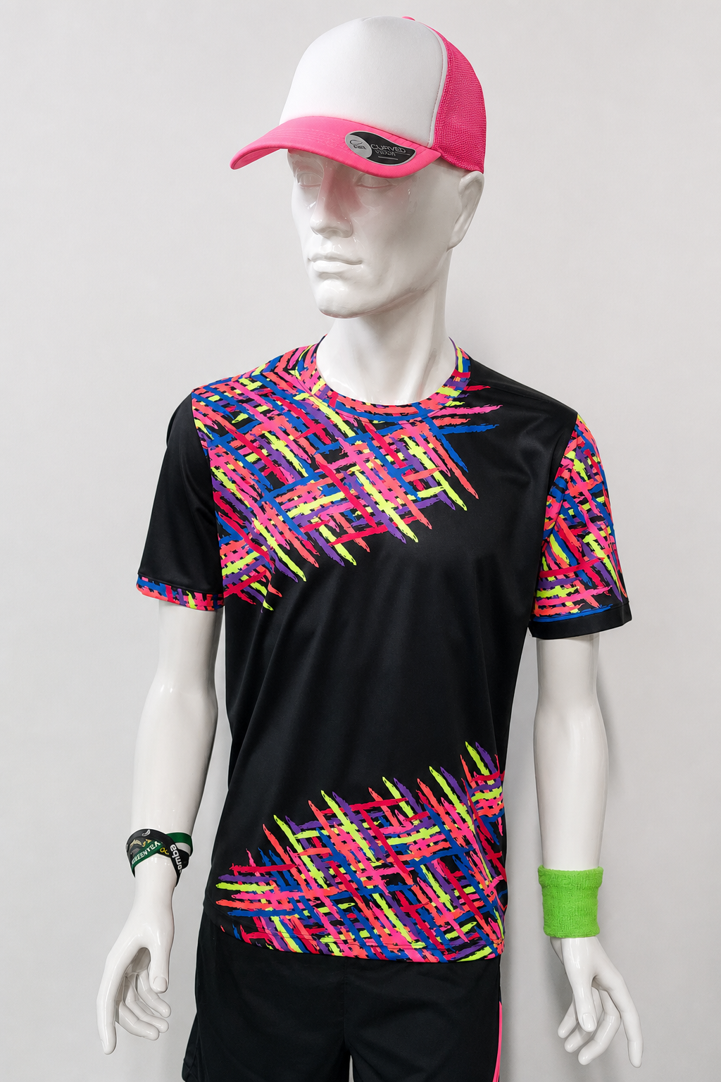 T-shirt tecnica nera con stampa fluo a tutto campo